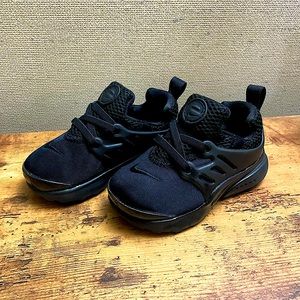 Toddler Boy Size 8 Black Nike Presto Sneakers